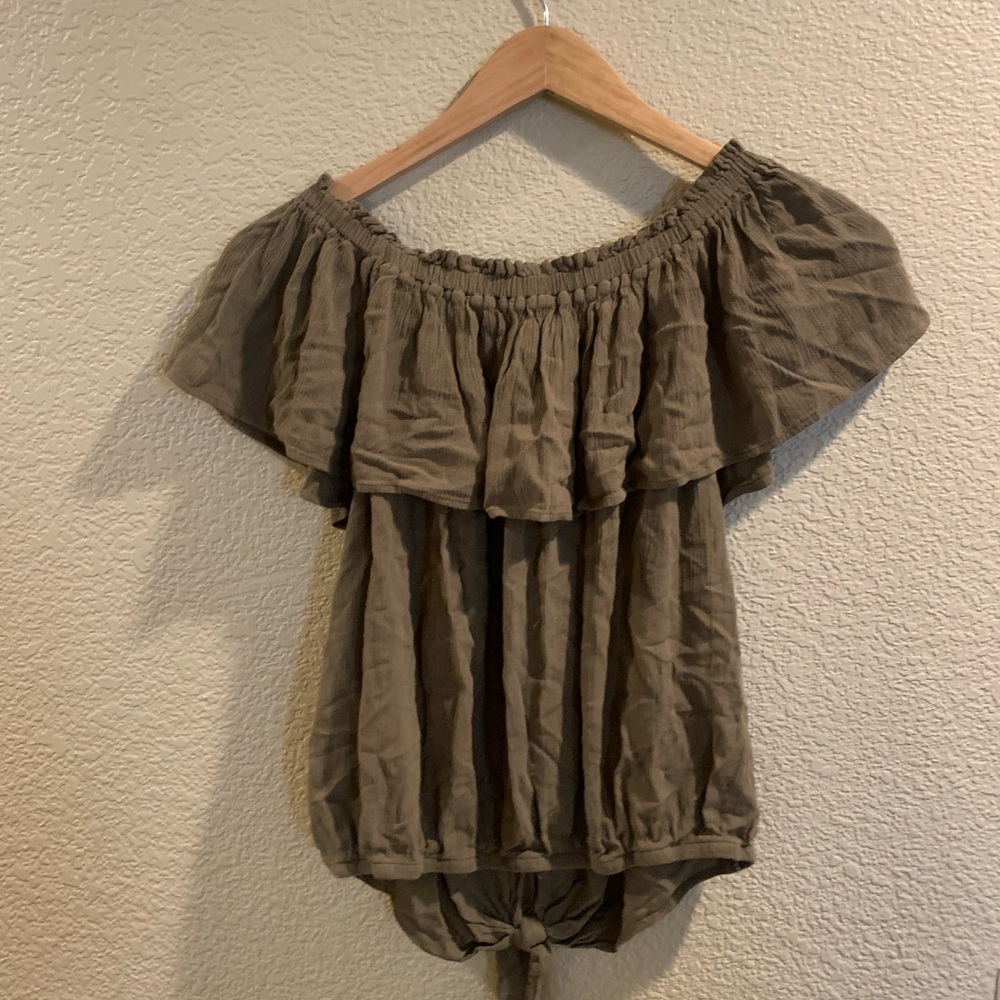 Women's Ruffled Off-Shoulder Top - Picture 3 of 4